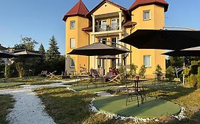 The Castle - Free Parking - Self Check In (Adults Only)